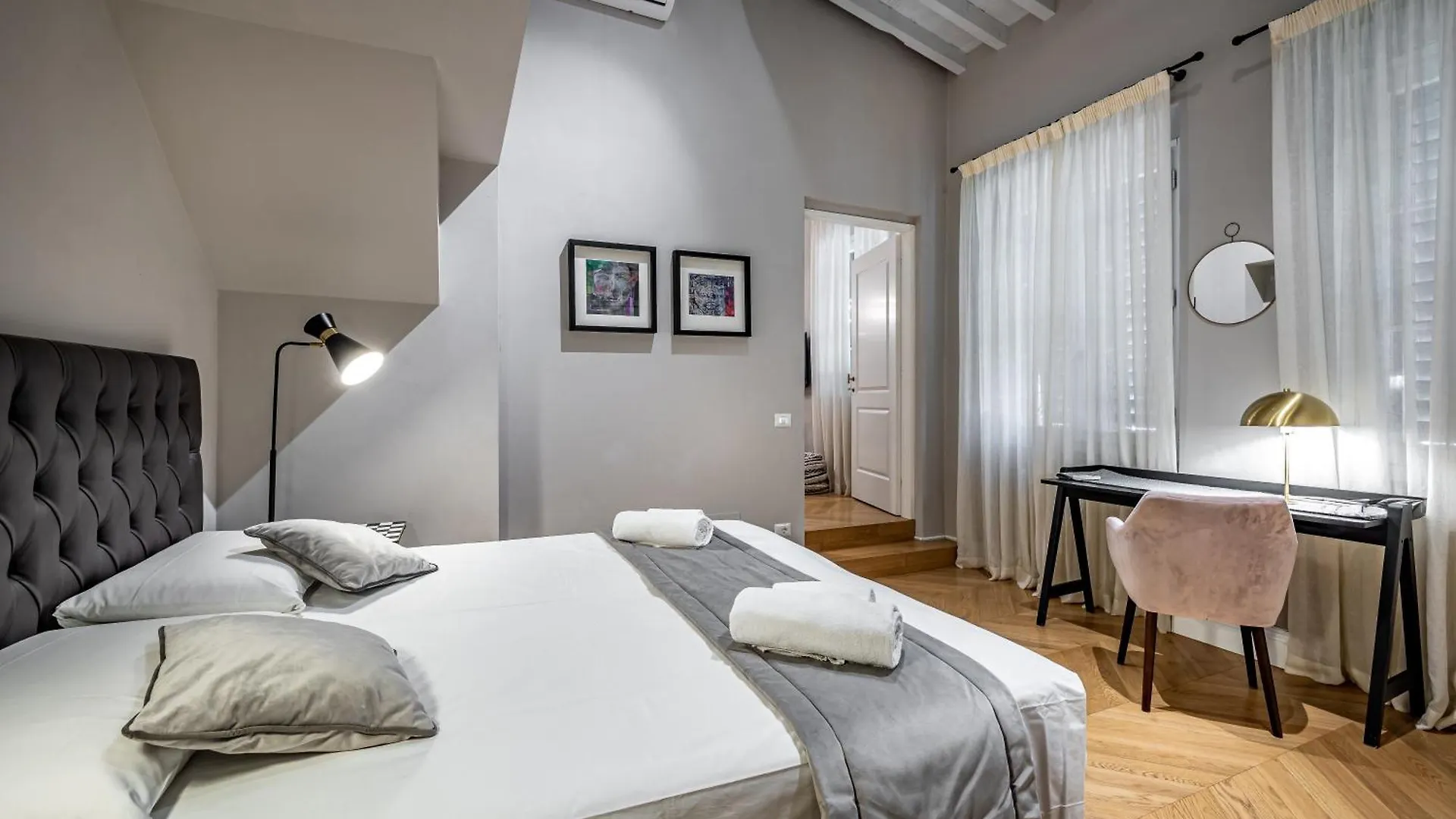Hs4U Ricasoli Luxury Apartment Near Duomo N.1 Florence 0*,  Italië